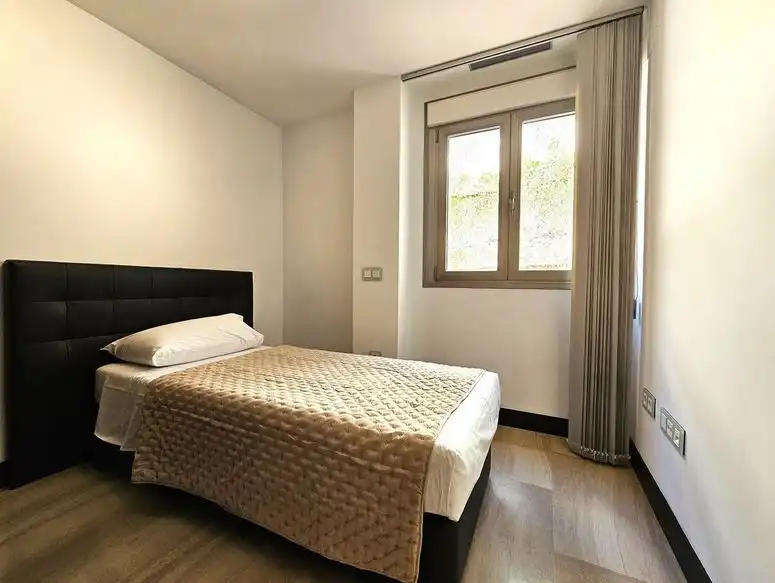 Schlafzimmer von Wohnungen zum Verkauf in Benahavís mit Klimaanlage, Terrasse und Möbliert