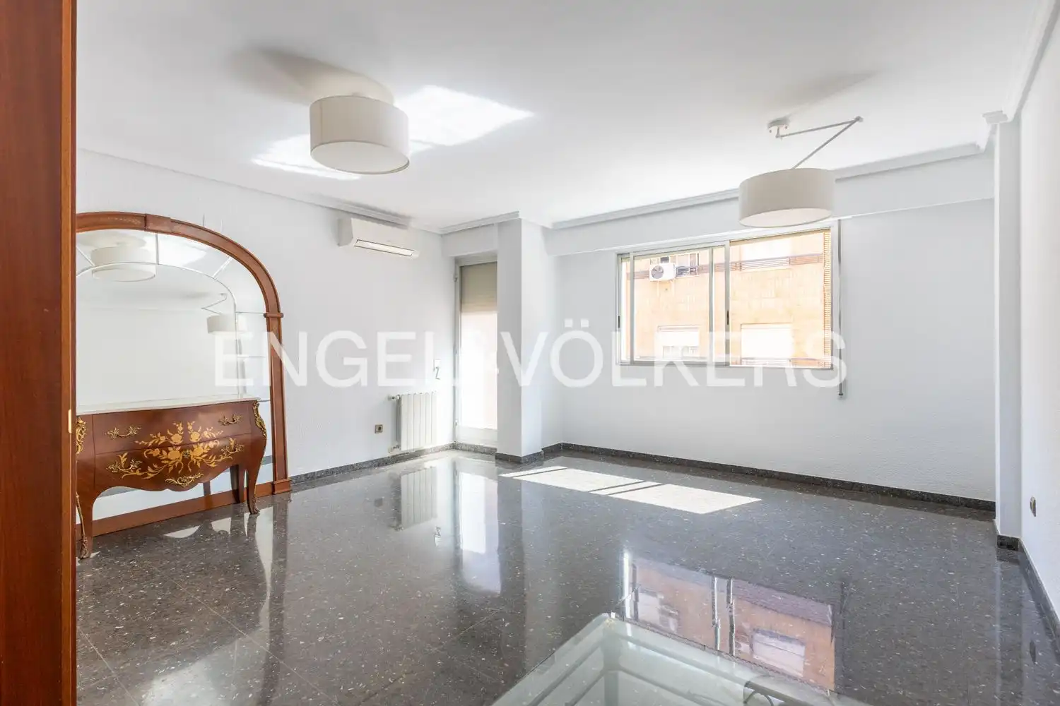 Living room of Flat for rent in  Valencia Capital  with Air Conditioner, Heating and Balcony