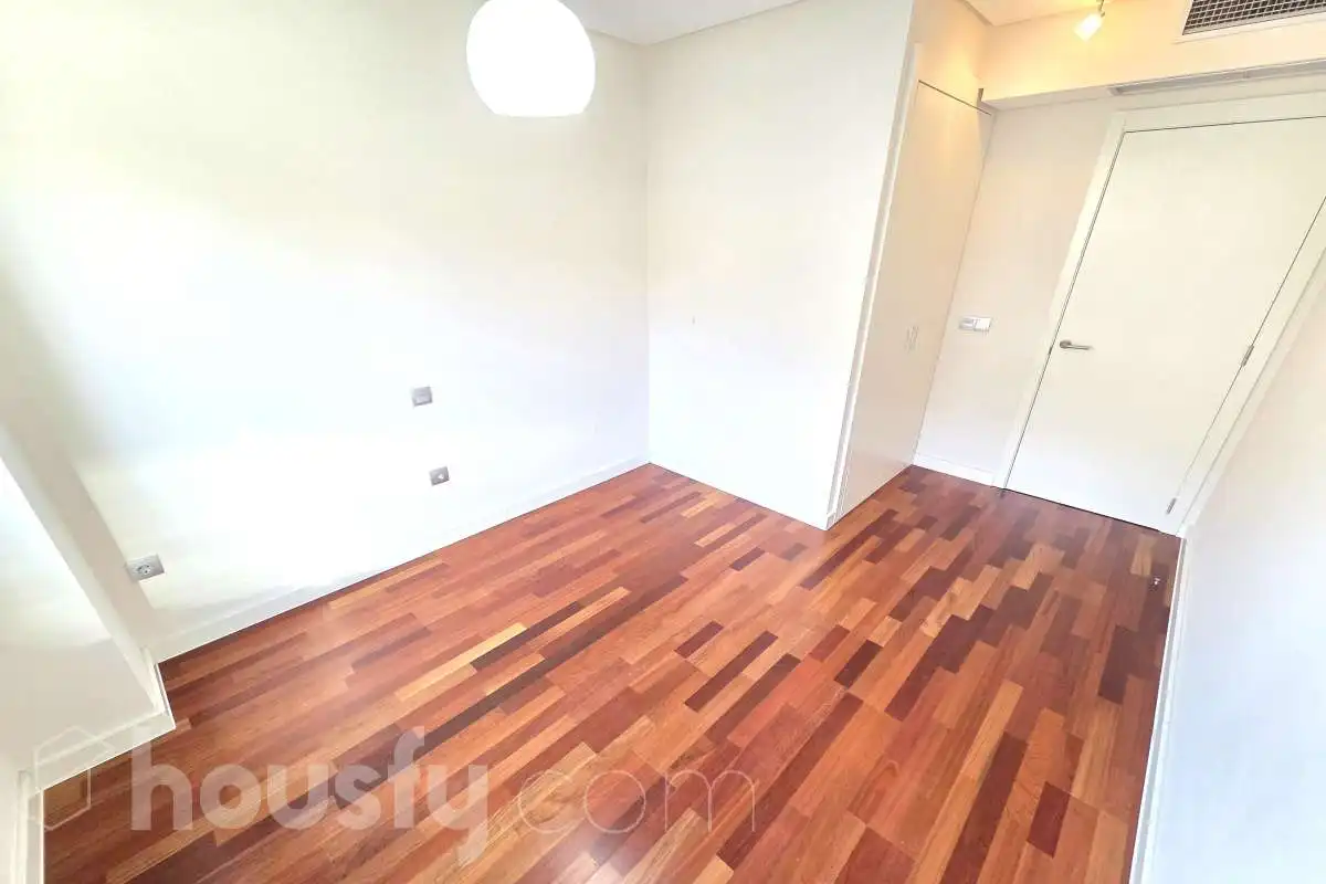 Bedroom of Flat for rent in Madrid  with Air Conditioner, Heating and Storage room