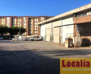 Vista exterior de Nau industrial de lloguer en Torrelavega 