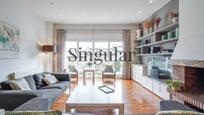 Living room of Single-family semi-detached for sale in Sant Cugat del Vallès  with Air Conditioner, Heating and Private garden