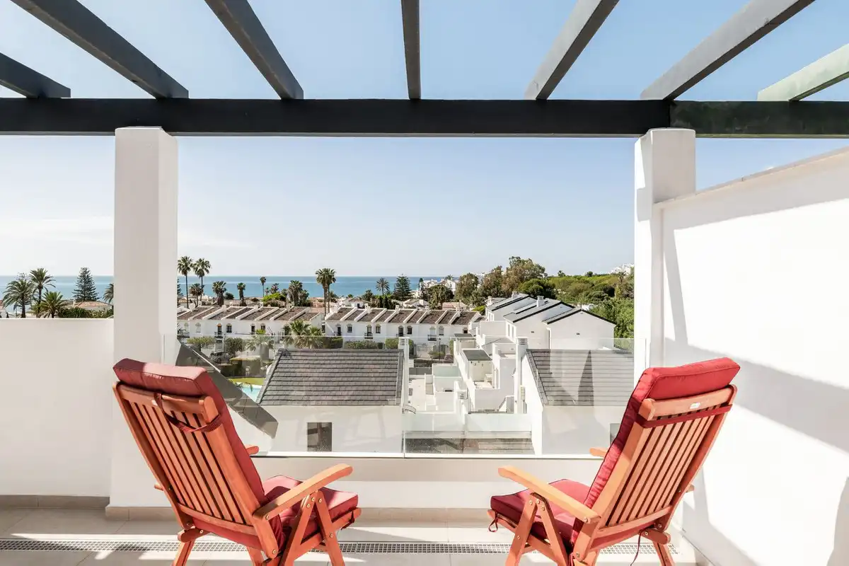 Terrassa de Dúplex en venda en Estepona amb Aire condicionat, Terrassa i Piscina comunitària