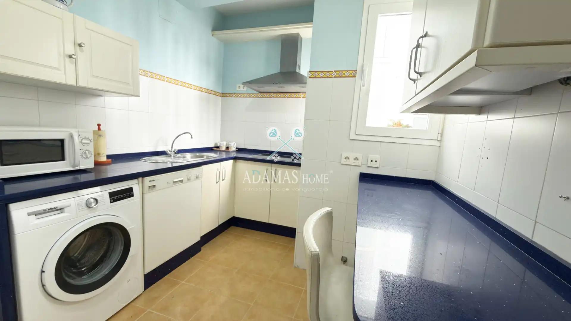 Kitchen of Flat for sale in Sevilla  with Air Conditioner and Balcony