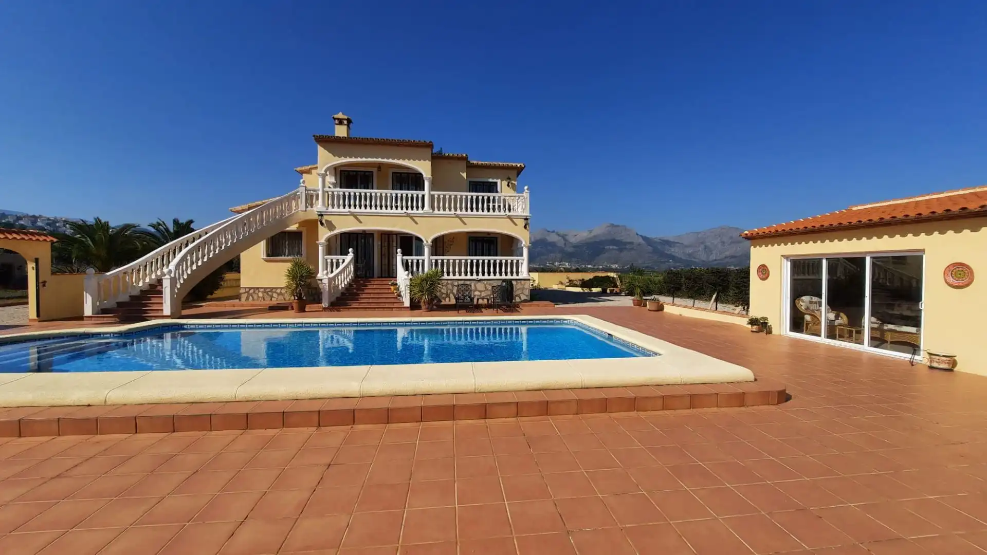 Vista exterior de Finca rústica en venda en Benidoleig amb Jardí privat, Terrassa i Piscina