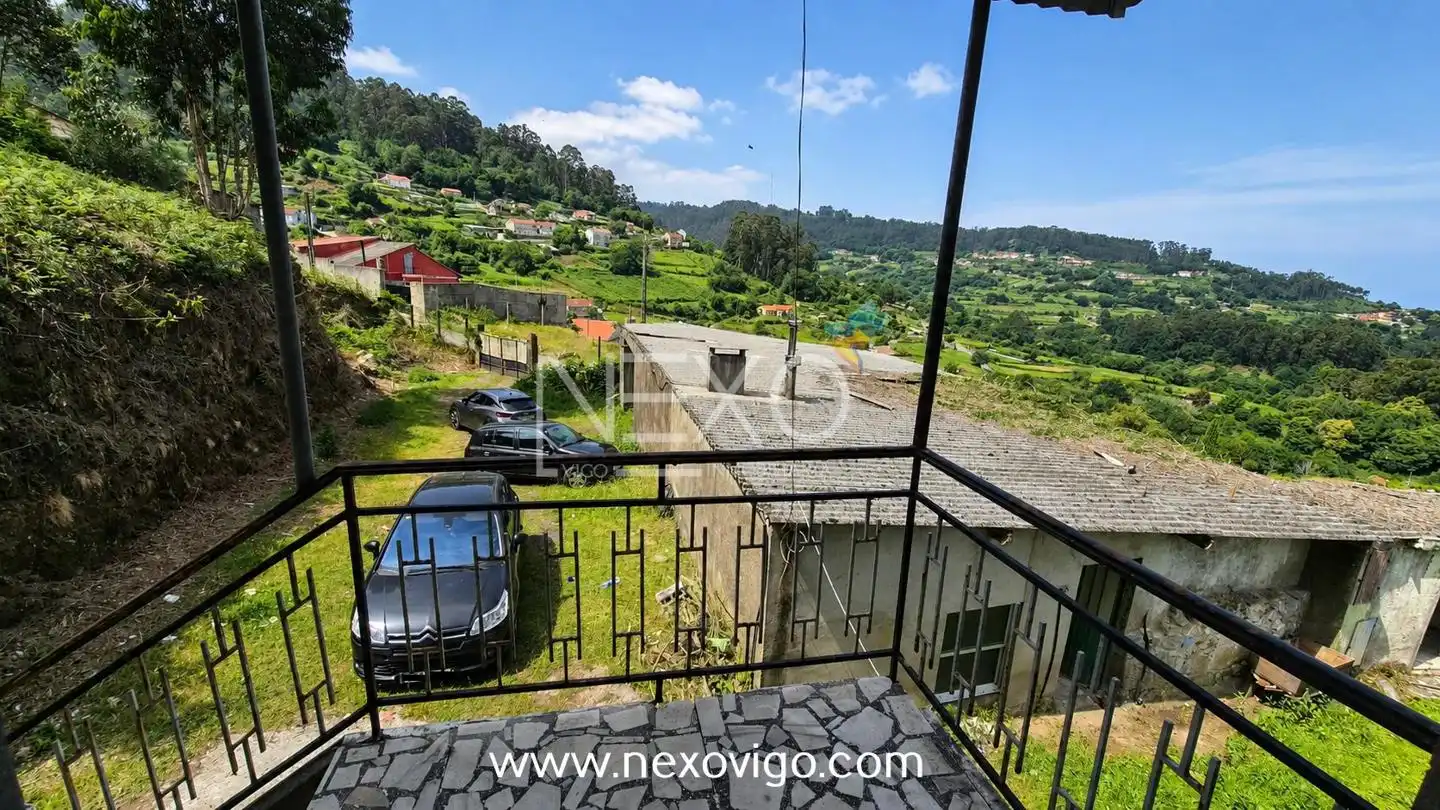 Vista exterior de Casa o xalet en venda en Marín amb Jardí privat i Traster