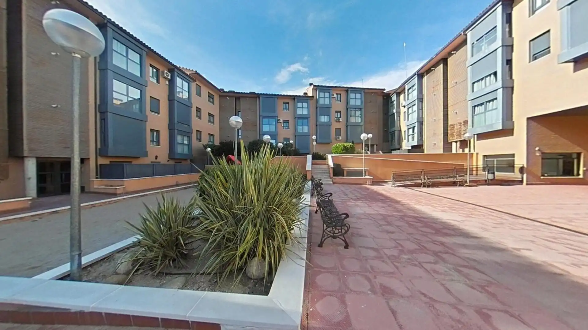 Vista exterior de Piso en venta en El Molar (Madrid) con Calefacción, Jardín privado y Trastero