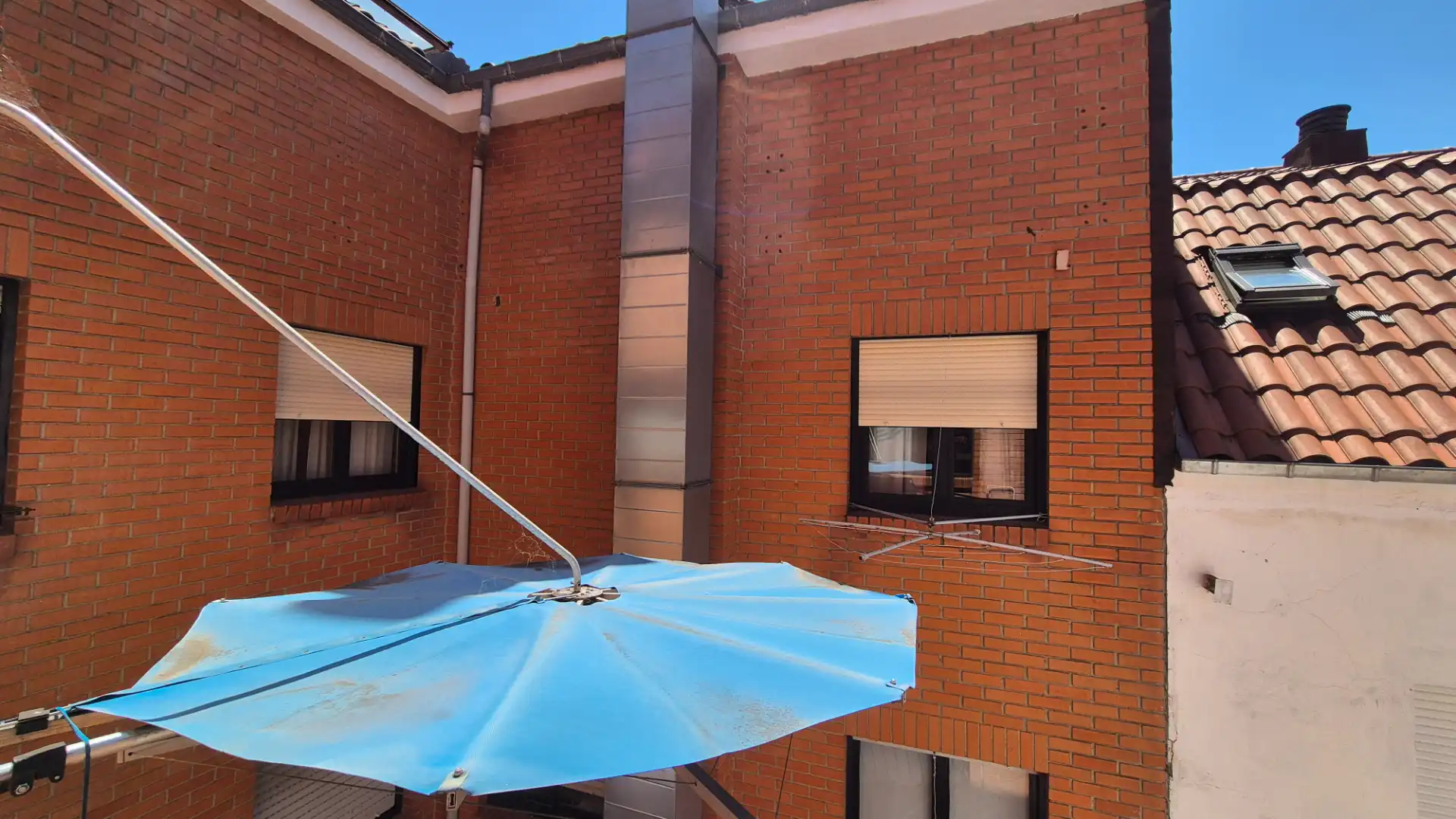 Vista exterior de Dúplex en venta en Oviedo  con Calefacción, Parquet y Trastero