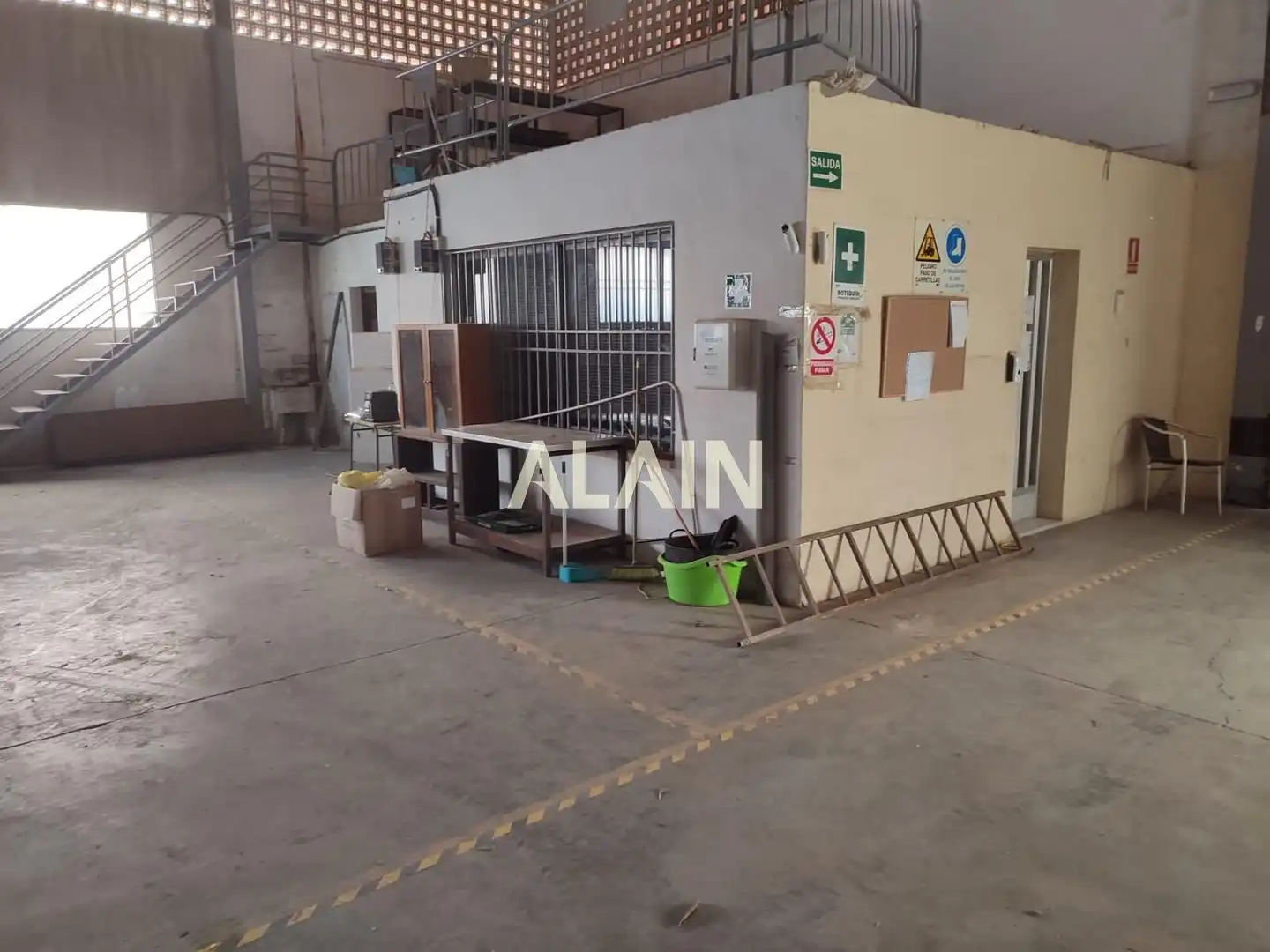 Nau industrial de lloguer a Núcleo Urbano