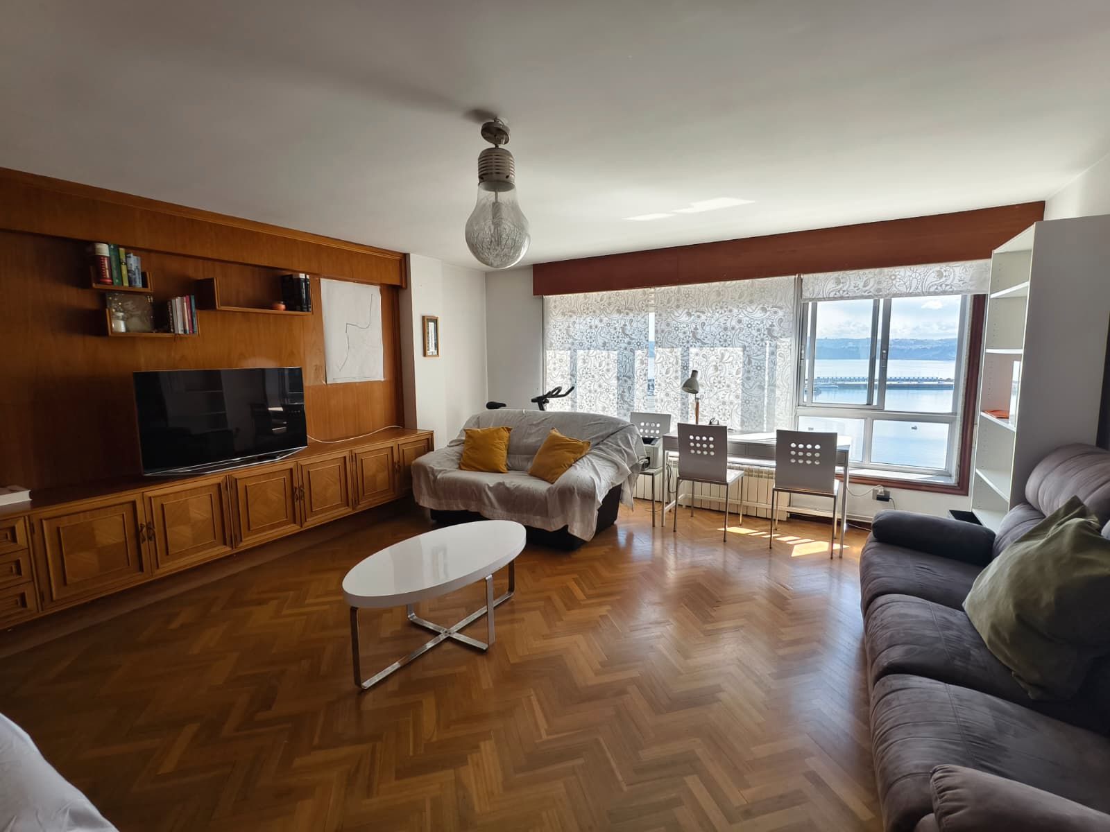 Living room of Flat for sale in A Coruña Capital   with Heating, Parquet flooring and Storage room