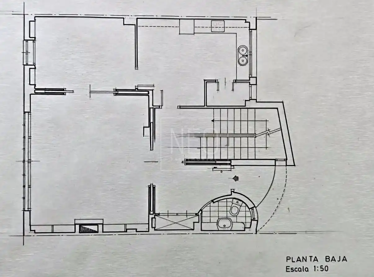 Einfamilien-Reihenhaus zum Verkauf in Granada mit Klimaanlage, Privatgarten und Terrasse