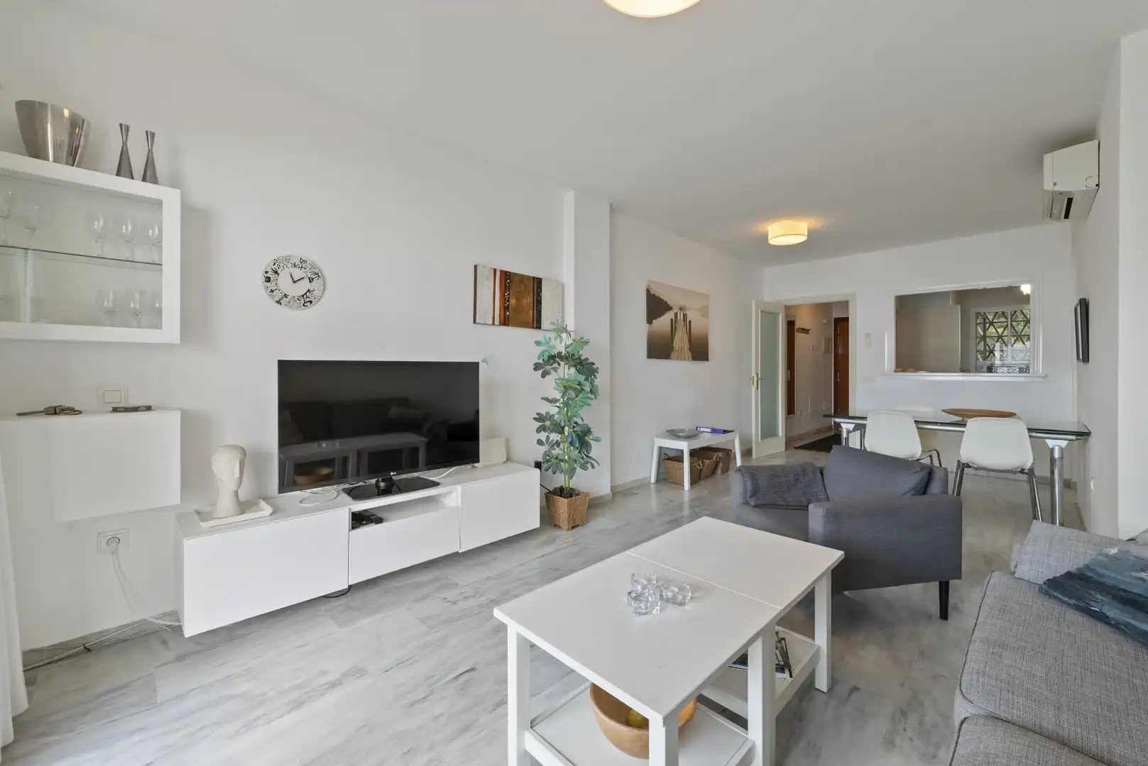 Living room of Ground floor for sale in Mijas  with Air Conditioner, Terrace and Swimming Pool