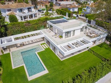 Xalet amb piscina en venda a Nueva Andalucía