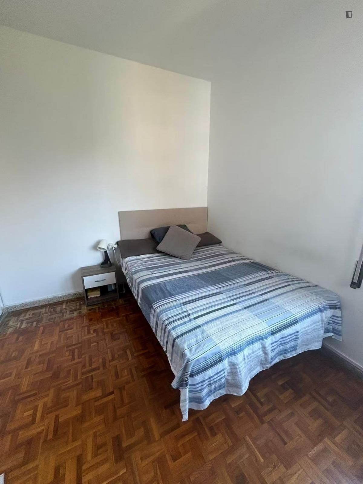 Dormitori de Apartament per a compartir en  Barcelona Capital amb Moblat, Forn i Rentadora