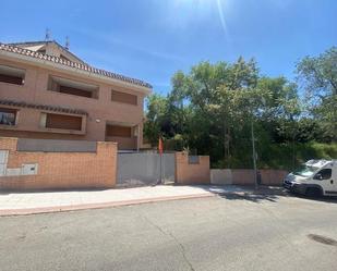 Exterior view of Single-family semi-detached for sale in Las Rozas de Madrid  with Private garden