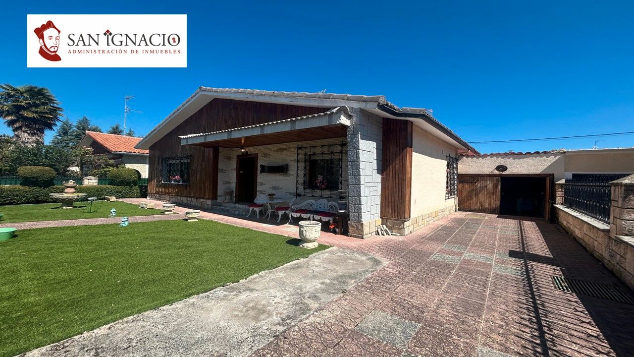 Exterior view of House or chalet for sale in Villarcayo de Merindad de Castilla la Vieja  with Heating, Private garden and Swimming Pool