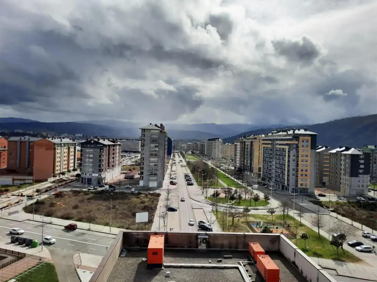 Vista exterior de Pis en venda en Ponferrada amb Parquet i Traster