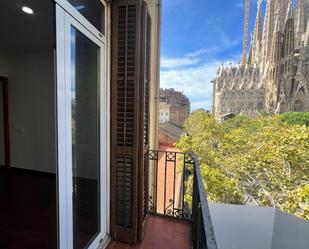 Vista exterior de Pis de lloguer en  Barcelona Capital amb Aire condicionat i Balcó