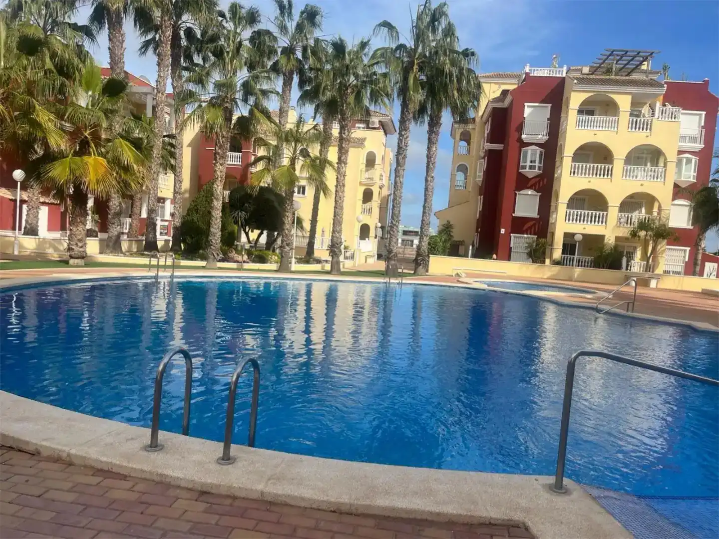 Piscina de Dúplex en venta en Los Alcázares con Aire acondicionado, Jardín privado y Piscina