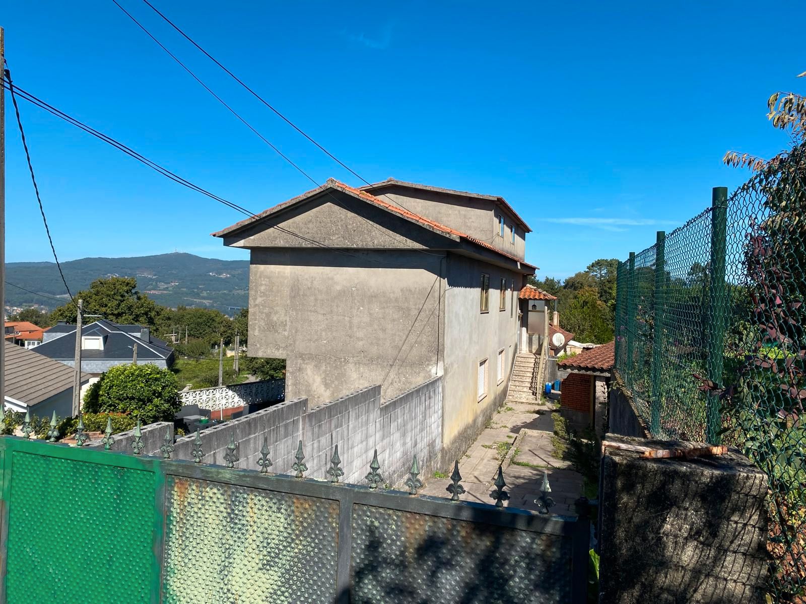Vista exterior de Pis en venda en Redondela amb Jardí privat