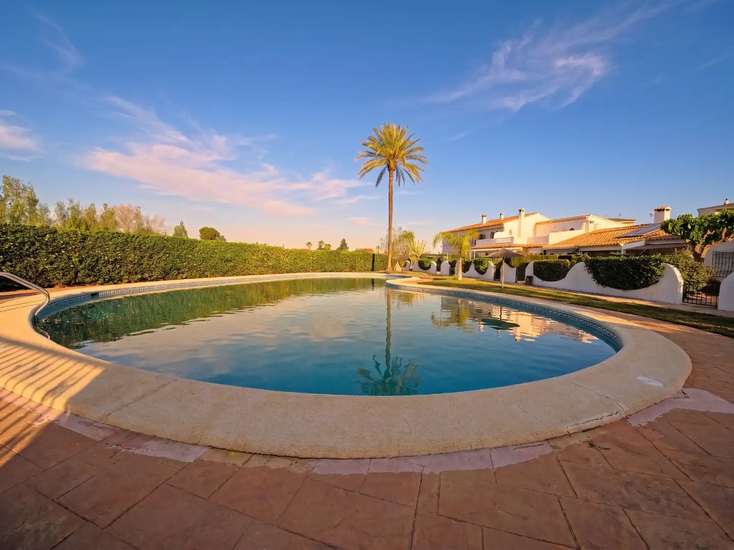 Piscina de Casa adosada en venda en Dénia amb Aire condicionat, Calefacció i Jardí privat