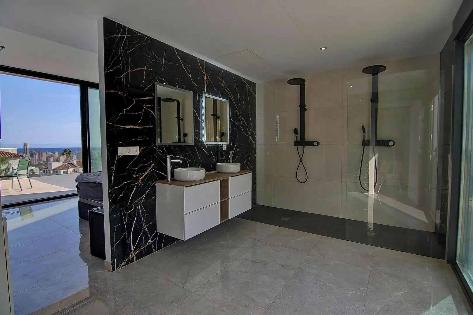 Villa con piscina in vendita a Golf Bahía, imagen 48