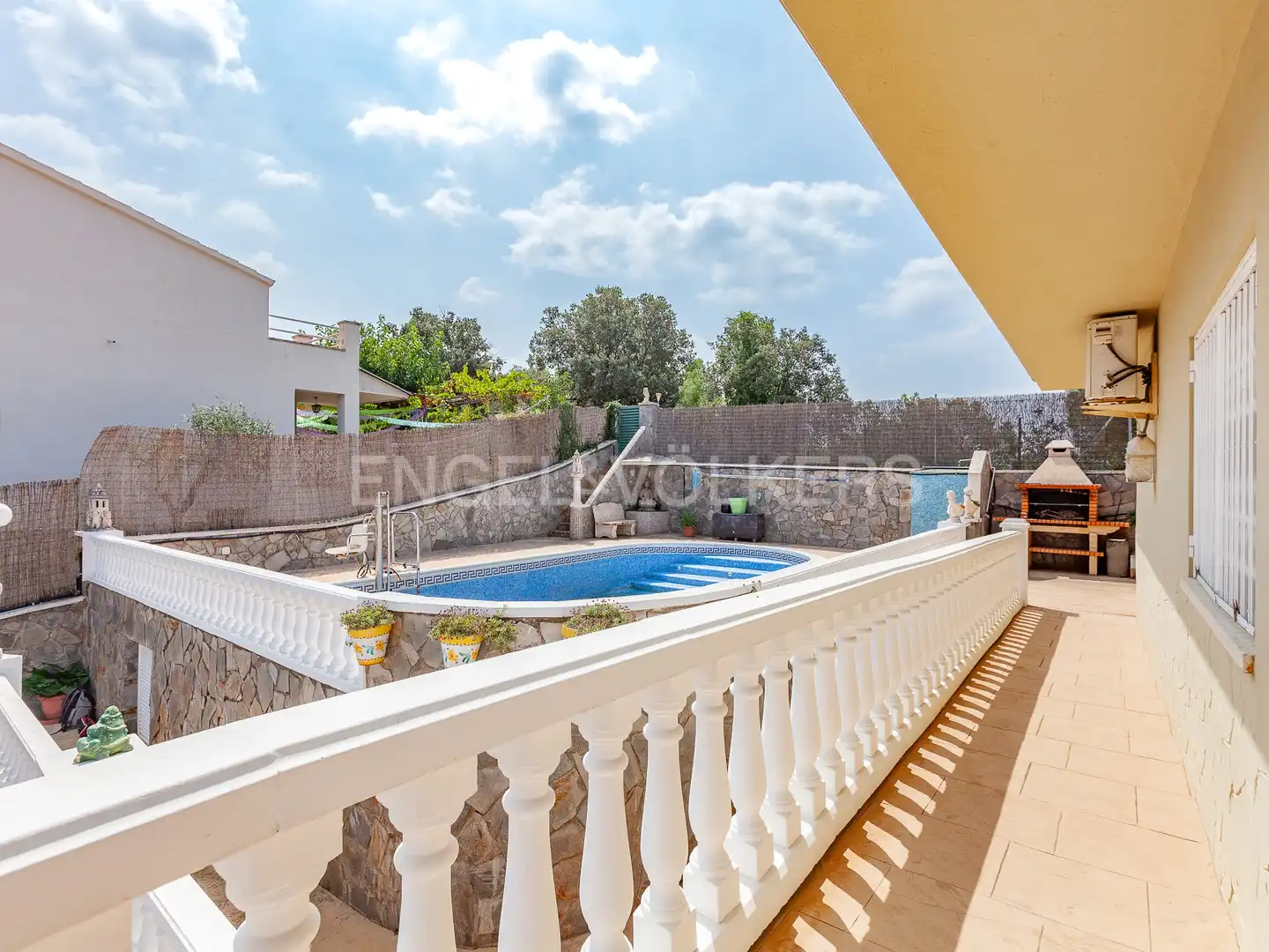 Vista exterior de Casa o chalet en venta en Terrassa con Aire acondicionado, Calefacción y Terraza