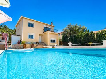 House with pool for sale in roselles