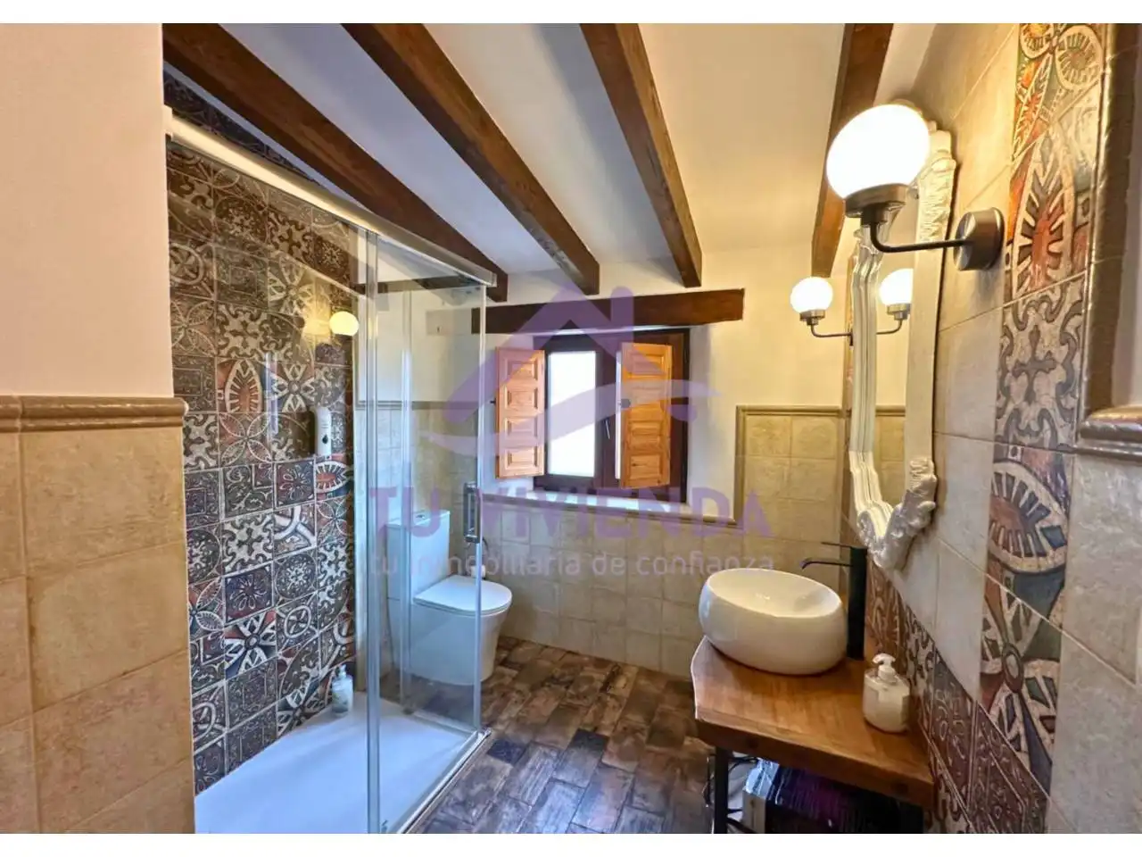 Baño de Casa o chalet en venta en Bustillo de la Vega con Jardín privado, Piscina y Amueblado