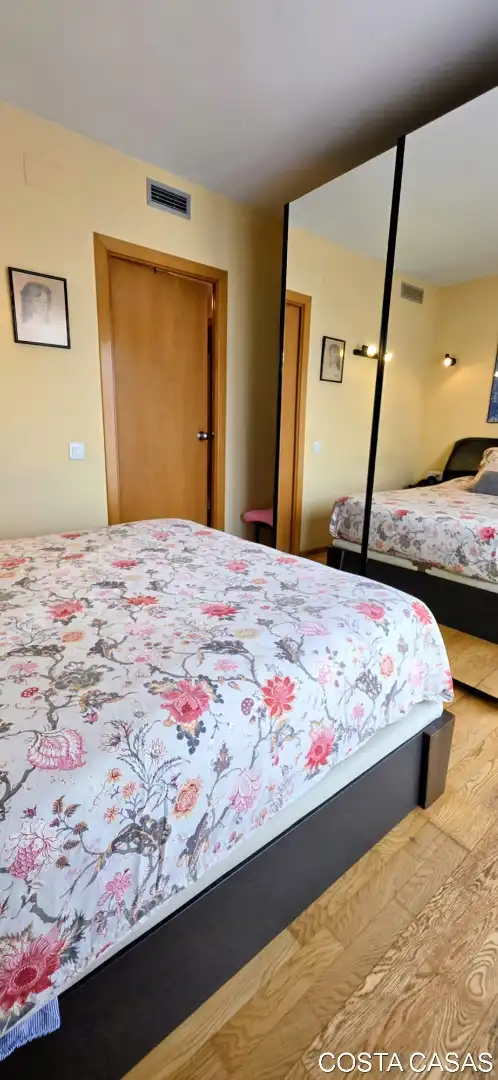 Bedroom of Duplexes for sale in Castelldefels  with Air Conditioner, Heating and Parquet flooring