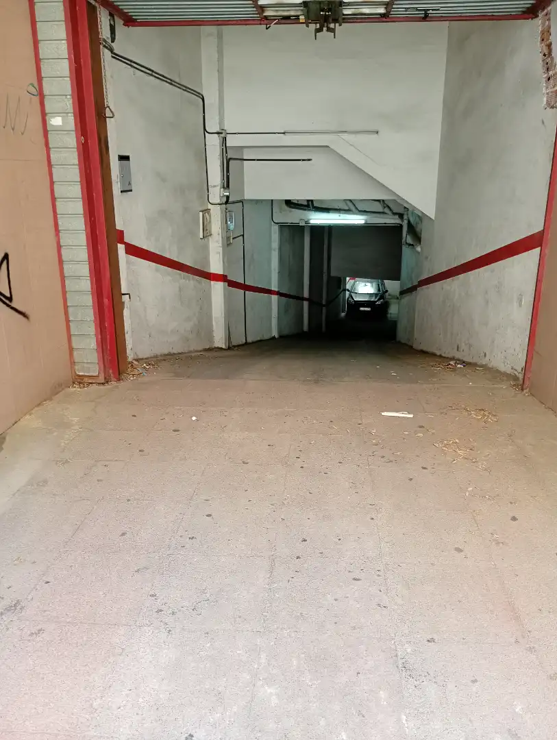 Einzelparkplatz mit Aufzug zum Verkauf in Carrer Canelones 10, imagen 3