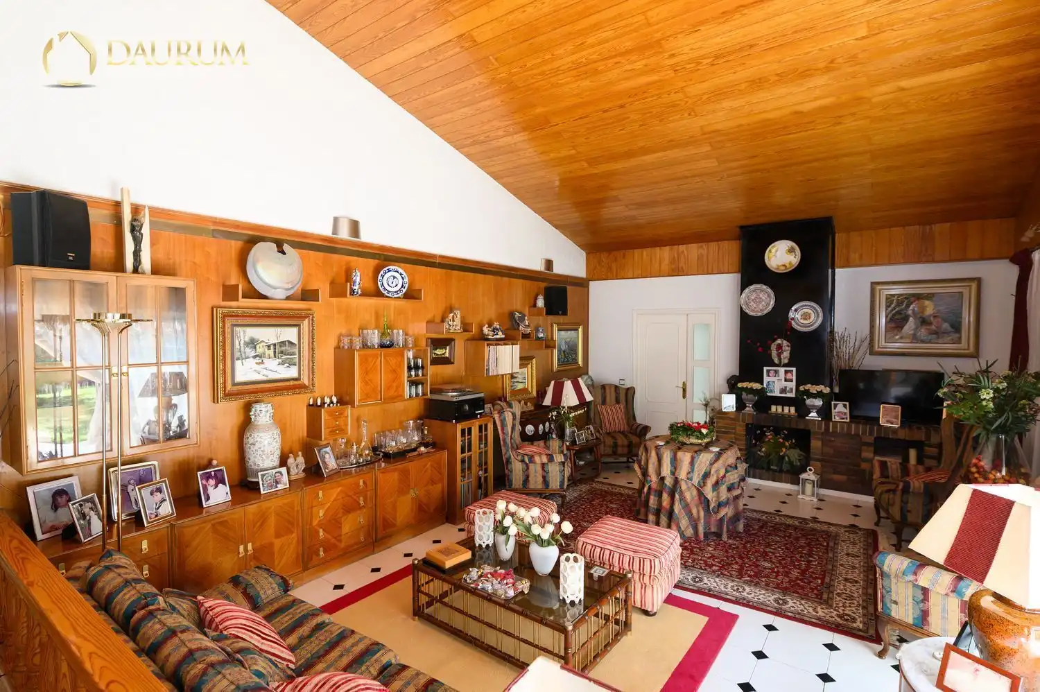 Sala de estar de Casa adosada en venta en Boadilla del Monte con Aire acondicionado, Calefacción y Jardín privado