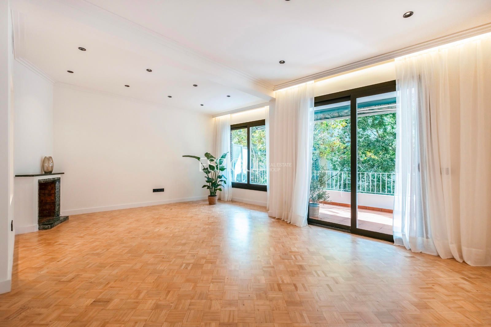 Sala de estar de Piso en venta en  Barcelona Capital con Aire acondicionado, Calefacción y Parquet