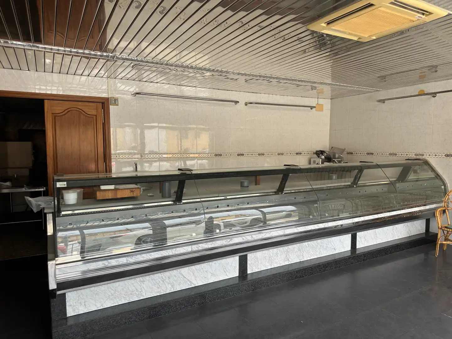 Local comercial en venta en La Bisbal d'Empordà, imagen 2