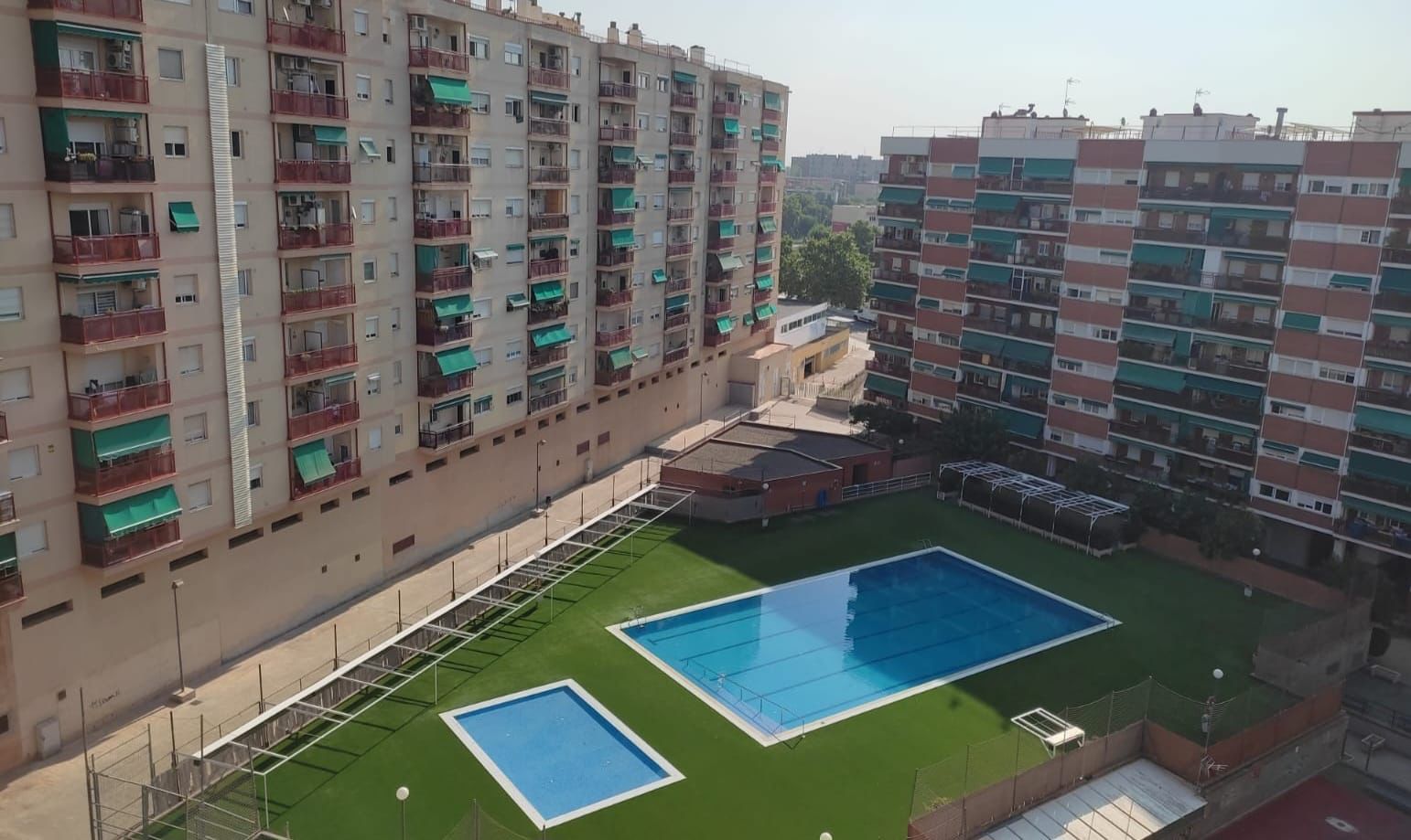 Piscina de Àtic en venda en Sabadell amb Forn, Balcó i Piscina comunitària