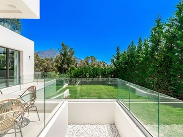 Villa mit Pool zum Verkauf in Nueva Andalucía