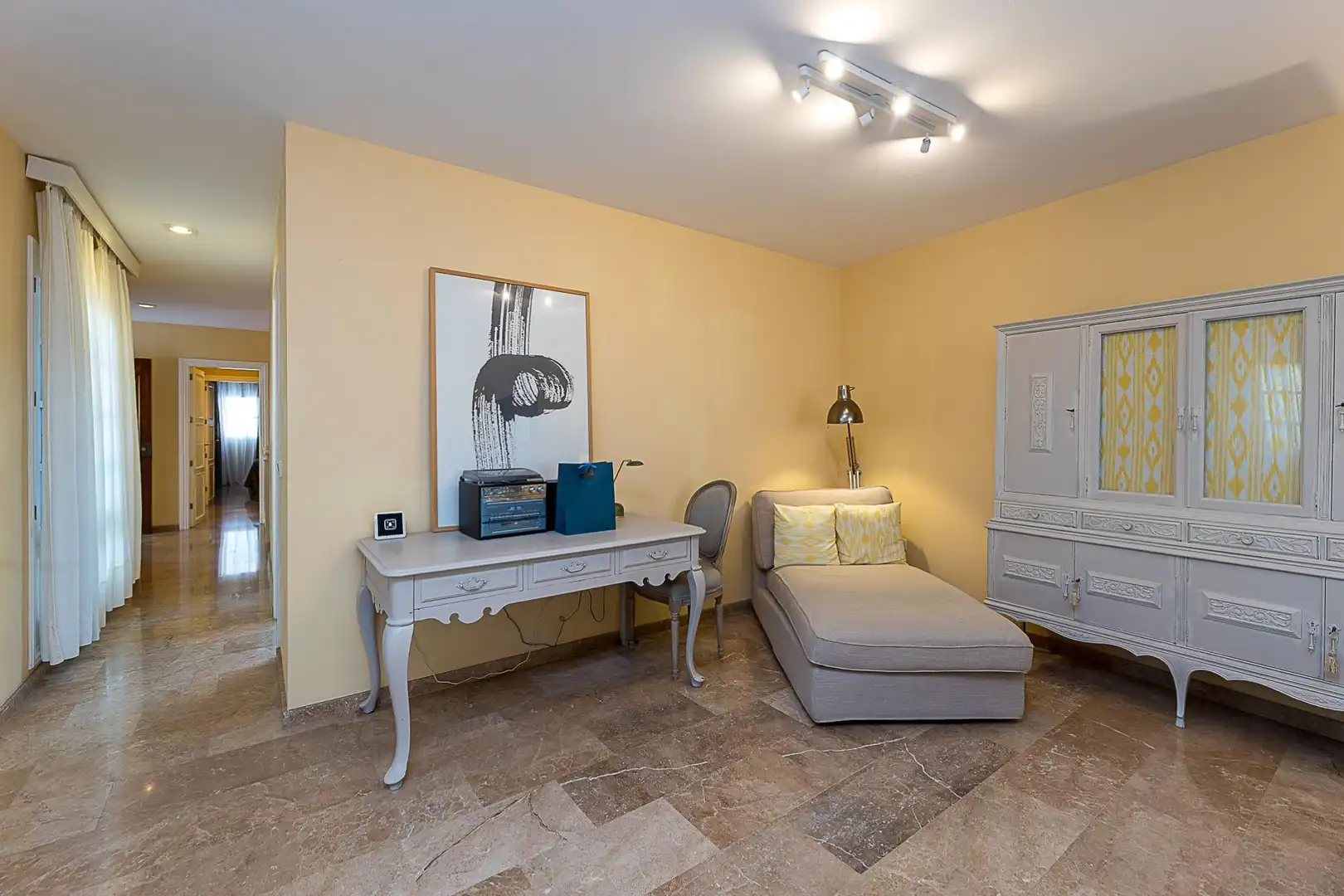 Habitación de Casa adosada en venta en Calvià con Aire acondicionado, Calefacción y Jardín privado