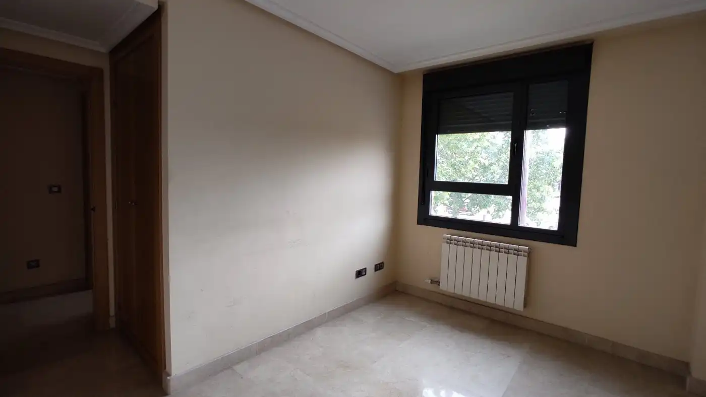 Schlafzimmer von Büro zur Miete in Villa de Prado