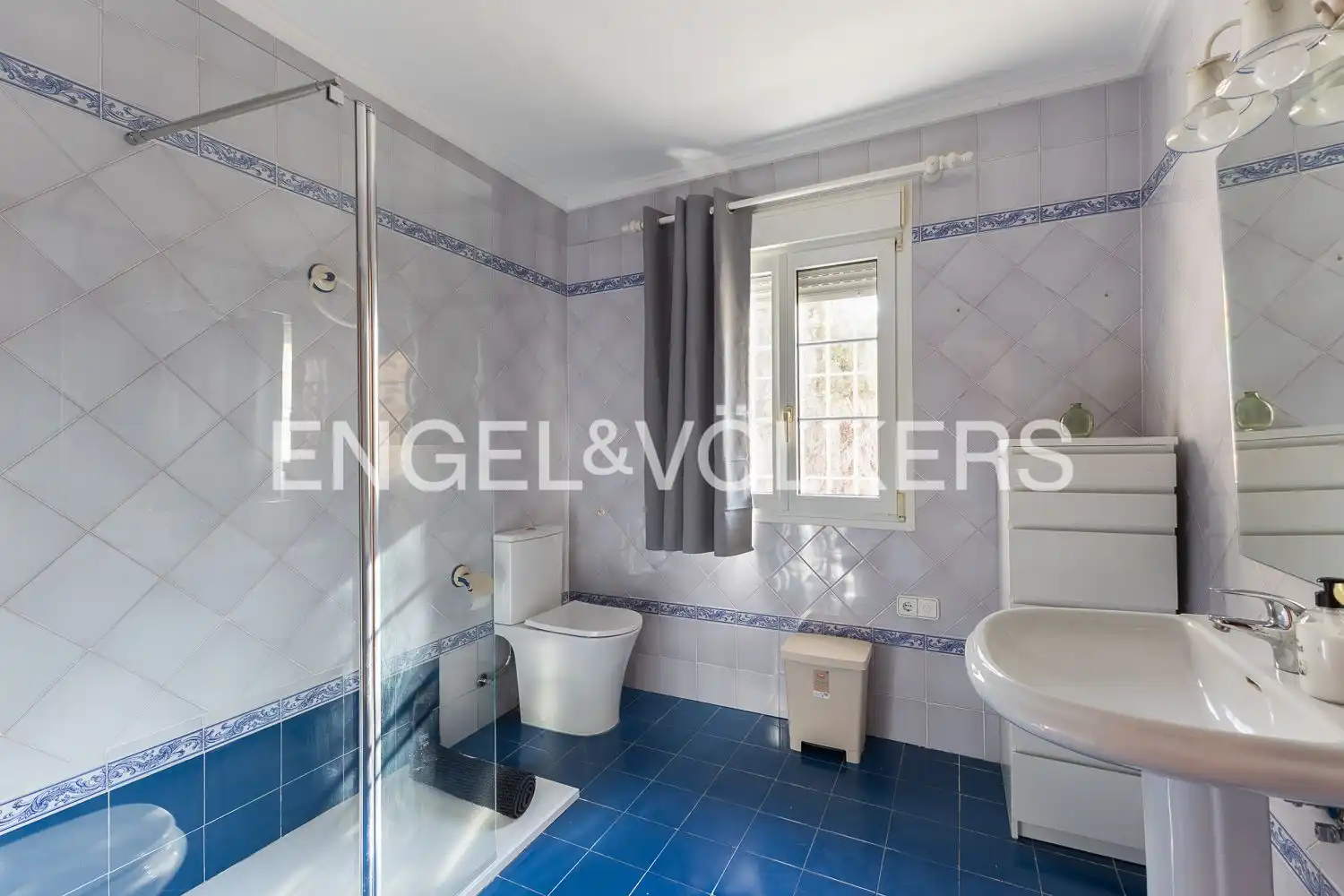 Baño de Casa o chalet de alquiler en Paterna con Aire acondicionado, Calefacción y Jardín privado