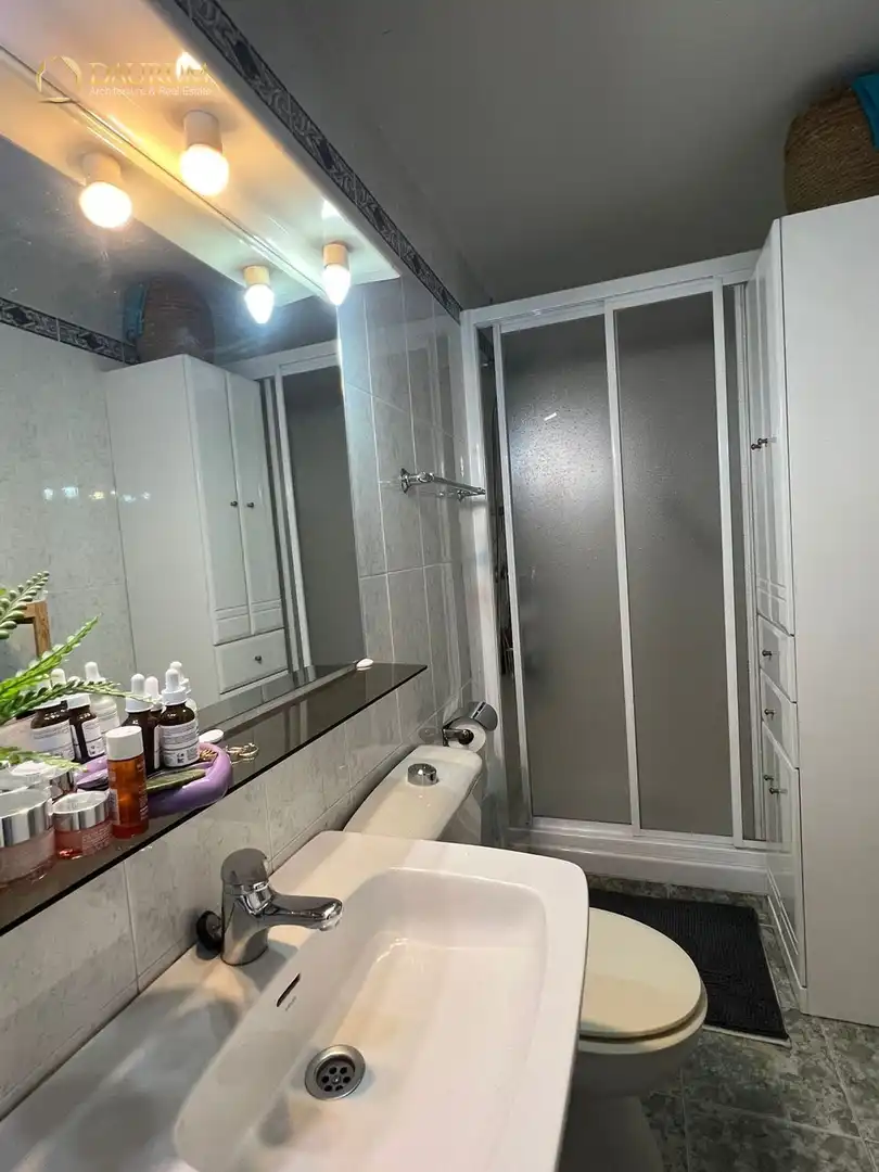 Badezimmer von Wohnung zum Verkauf in Madrid mit Klimaanlage, Heizung und Terrasse