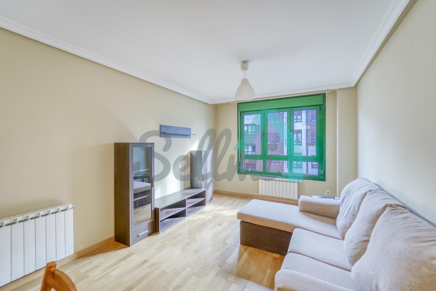 Living room of Flat to rent in Oviedo   with Heating, Parquet flooring and Storage room