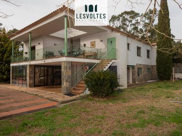 Casa amb piscina en venda a D'Esclanyà