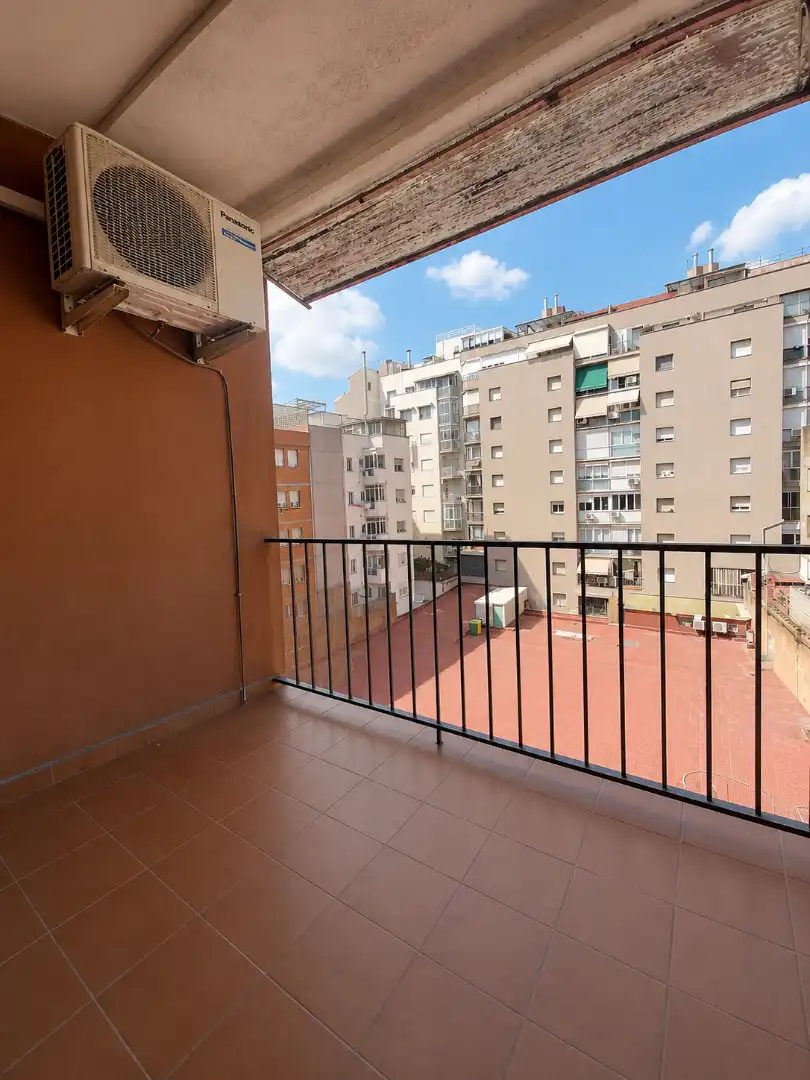 Terrassa de Pis en venda en Barcelona amb Aire condicionat i Balcó