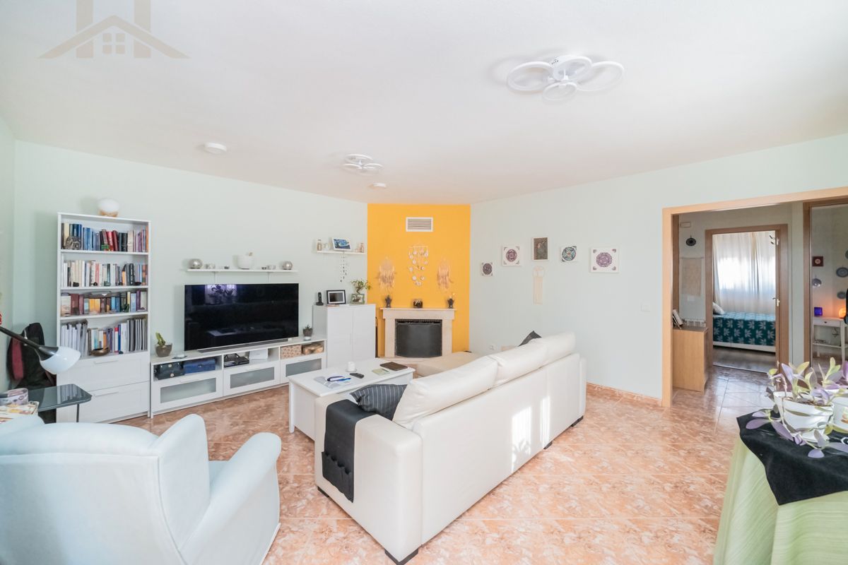 Sala d'estar de Casa adosada en venda en Batres amb Aire condicionat, Calefacció i Jardí privat