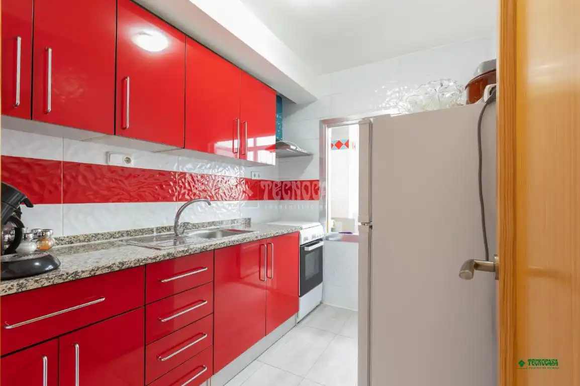 Küche von Wohnung zum Verkauf in Almería mit Klimaanlage und Heizung