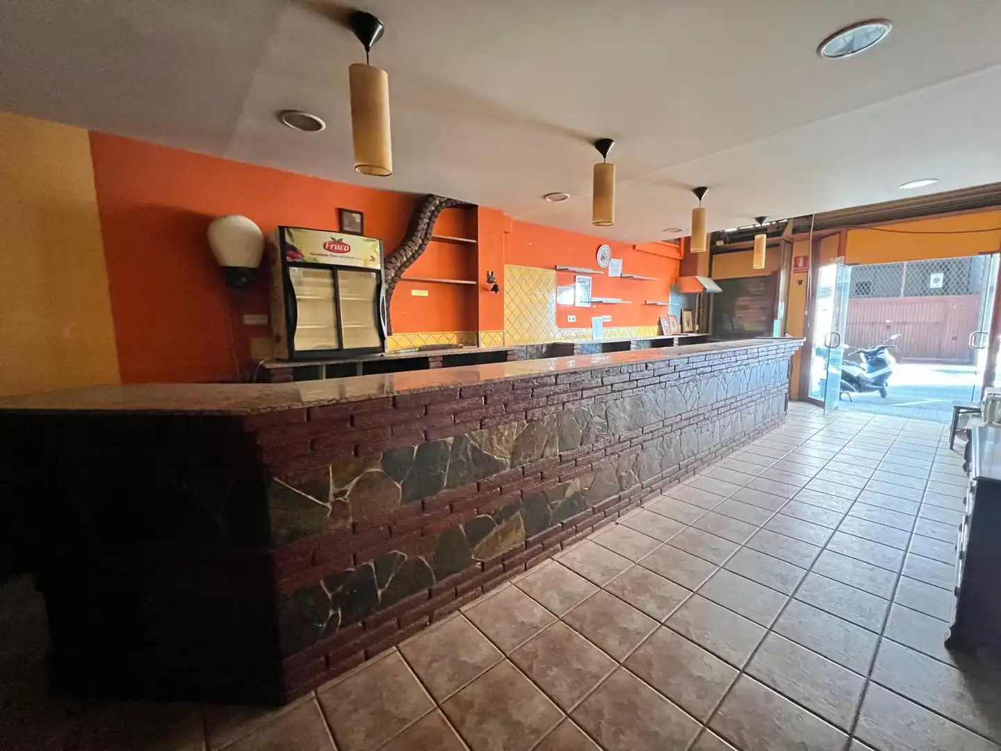 Local en venta en Cornellà de Llobregat