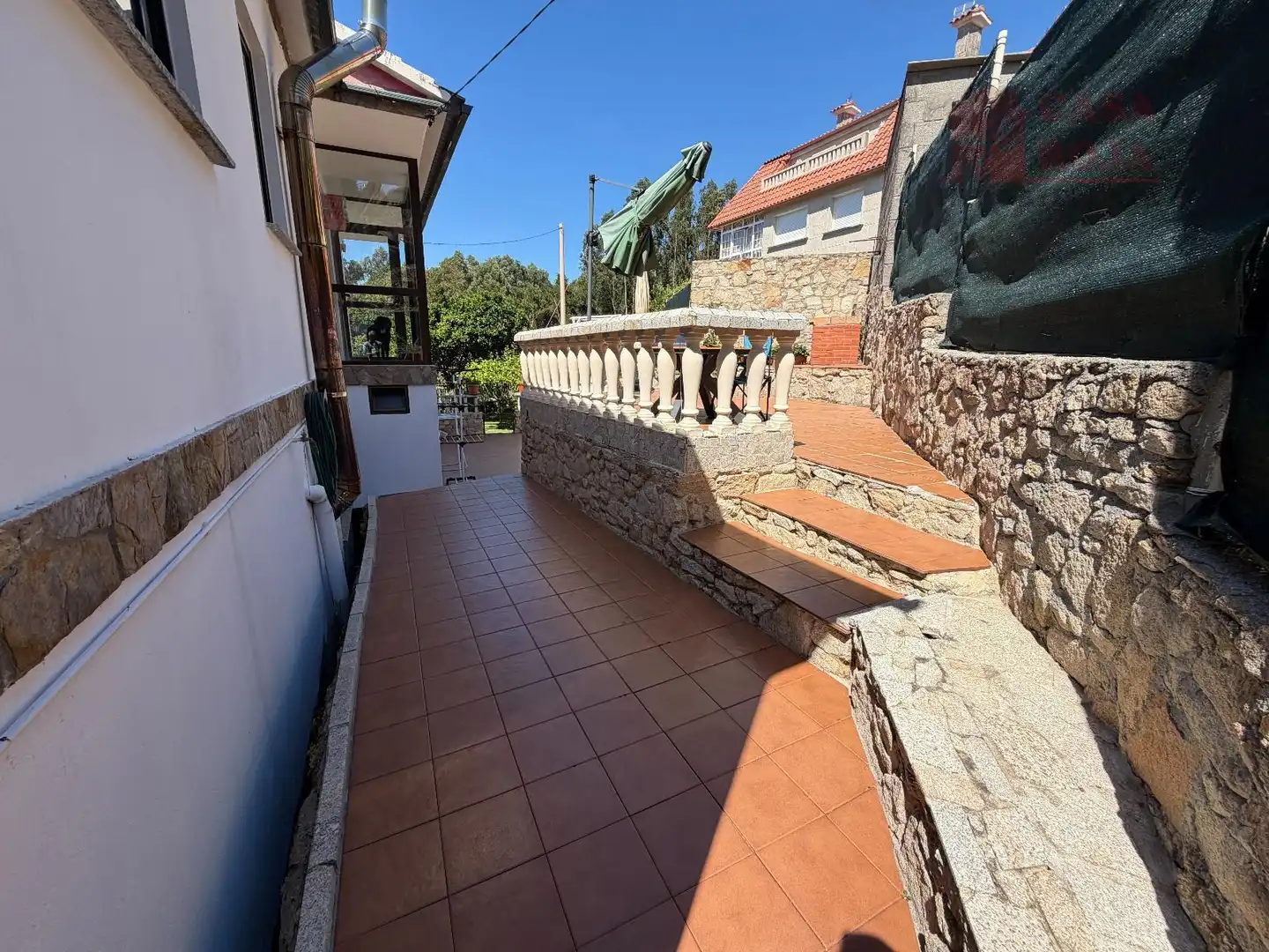 Terrassa de Casa o xalet en venda en Cangas  amb Calefacció, Terrassa i Moblat