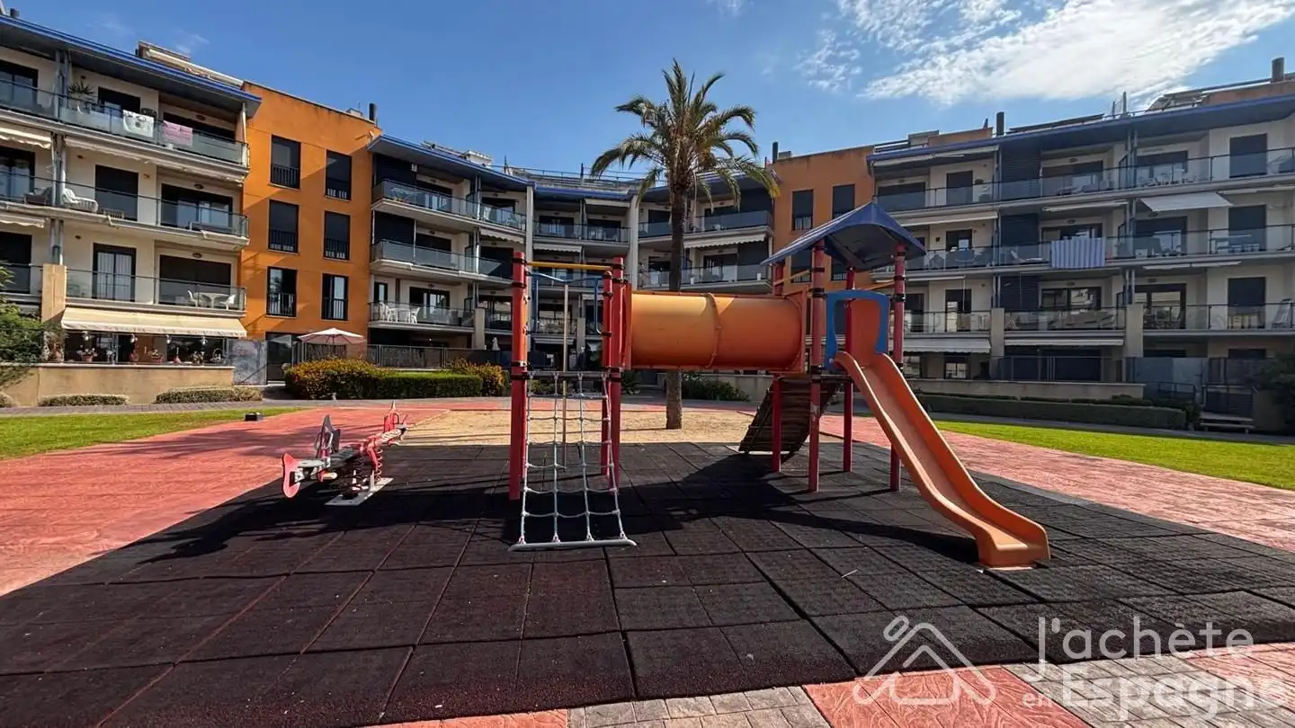 Vista exterior de Dúplex en venda en Cubelles amb Aire condicionat, Terrassa i Traster