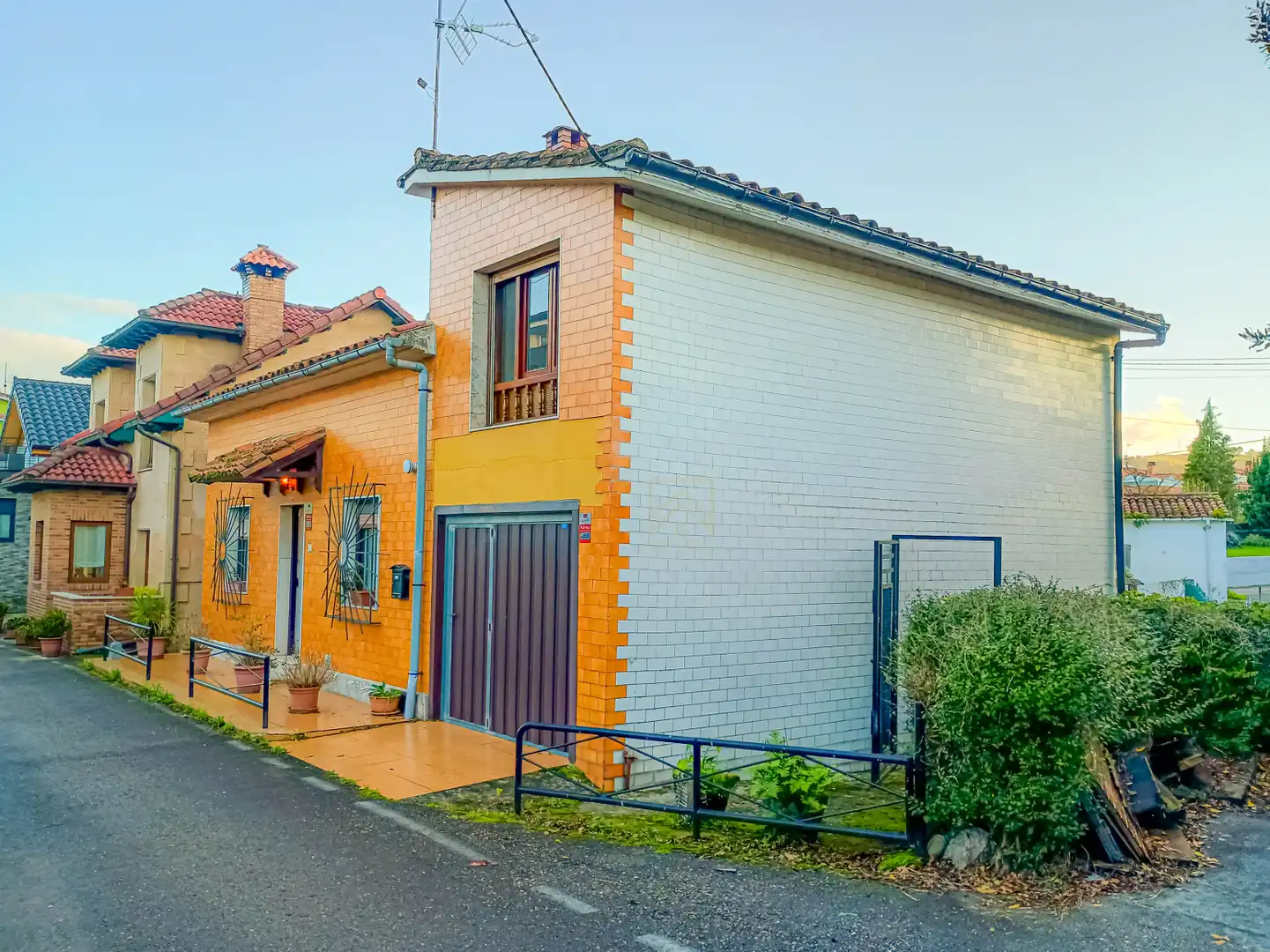 Vista exterior de Casa o chalet en venta en Castañeda con Calefacción