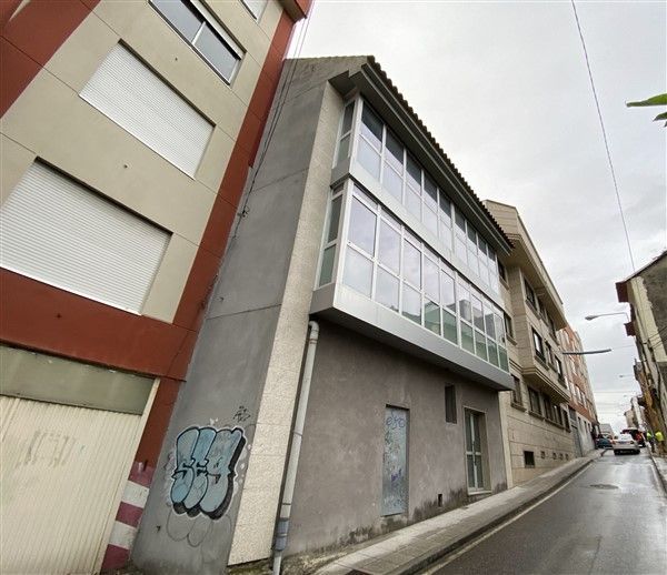 Vista exterior de Edifici en venda en Vigo 