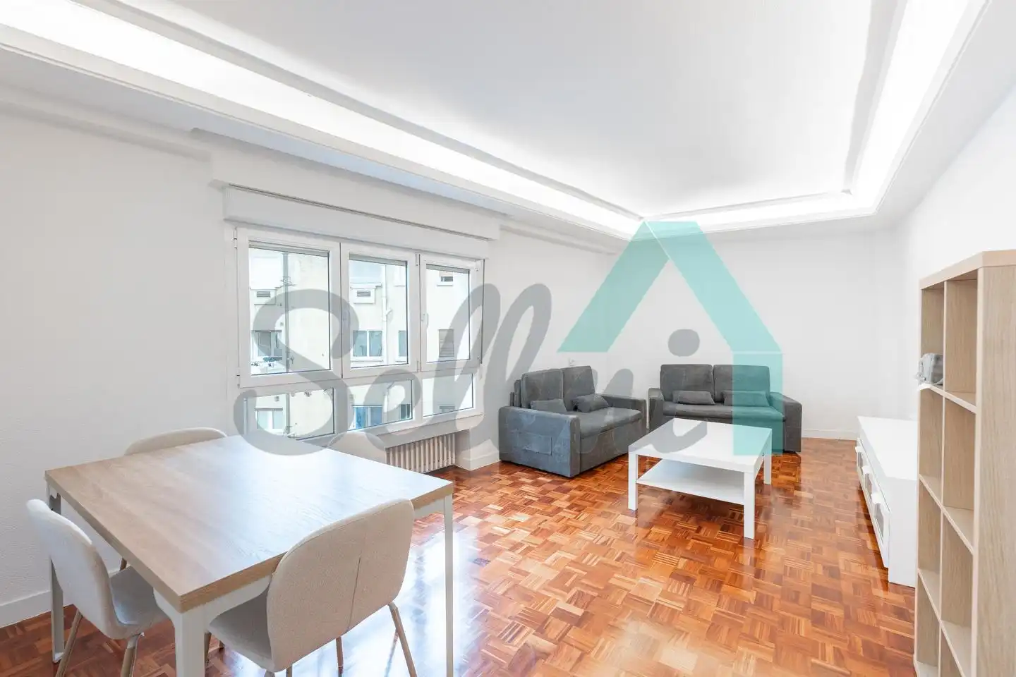 Sala de estar de Piso para compartir en Oviedo  con Calefacción, Parquet y Amueblado